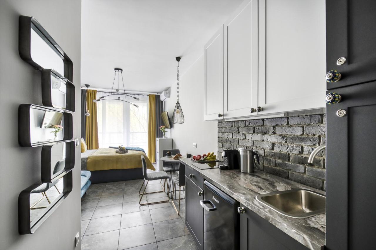 Apartment Krzemieniecka, Metro Slodowiec, Free Parking By Cosmo Spirit *